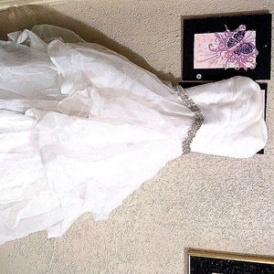 Beautiful wedding dress (all white)